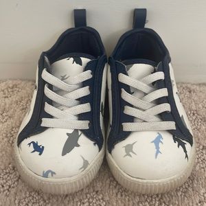Carter’s “Aaron” toddler boy sneaker. Size 4.